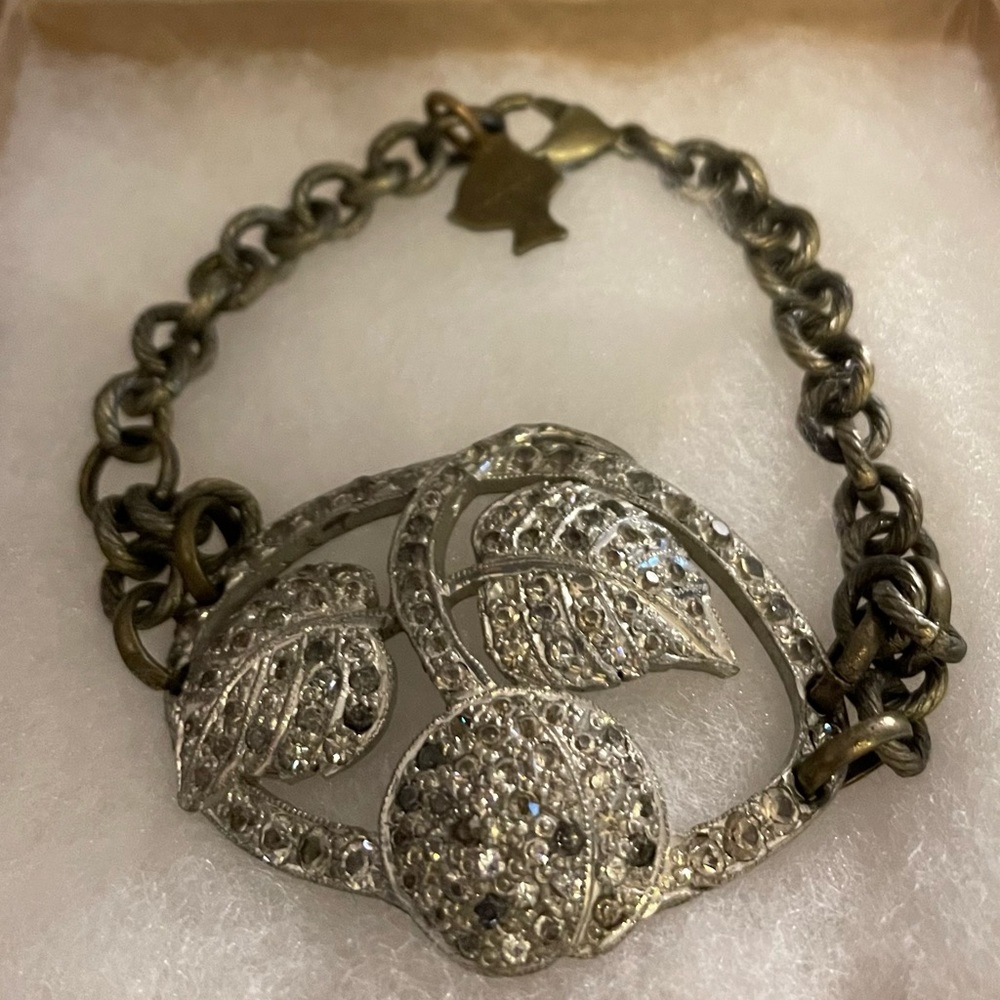 Angel Court Vintage Crystal Cherry Buckle Bracelet - Picture 2 of 3